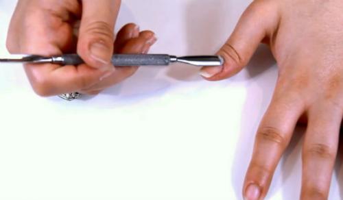 Необрезной маникюр с ремувером. Необрезной маникюр — безопасная процедура по уходу за ногтями, которую можно сделать в домашних условиях