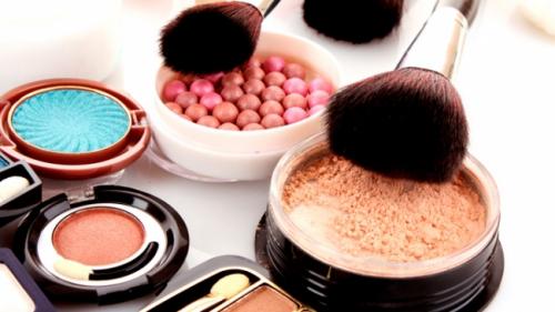 Лучшая профессиональная декоративная косметика для лица рейтинг. Профессиональная и обычная косметика: в чем отличия?