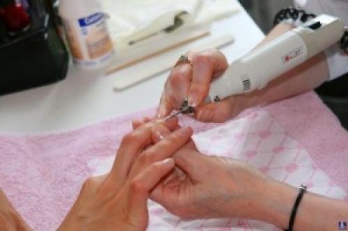 Аппаратный педикюр и маникюр, что это такое. Что такое аппаратный маникюр и педикюр. Достоинства и недостатки.