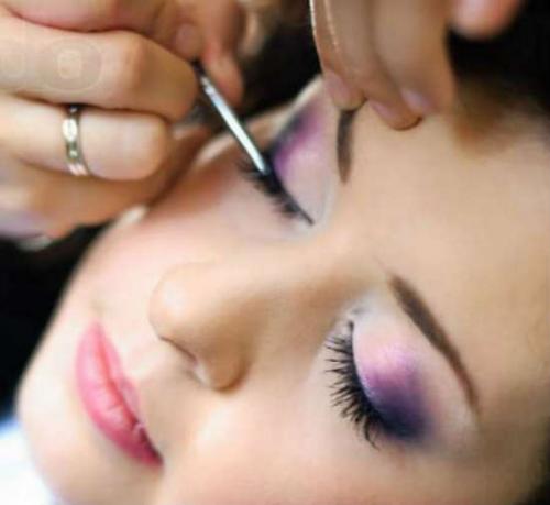 Макияж для голубых глаз брюнеток. Об оттенках теней