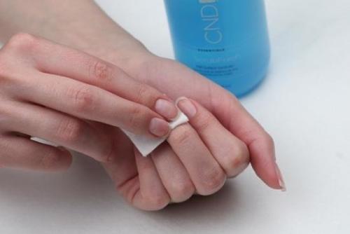 Как снять гель-лак специальной жидкостью. Что необходимо иметь