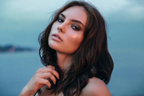 Какой макияж подходит для смуглых брюнеток с карими глазами. Макияж для смуглой кожи