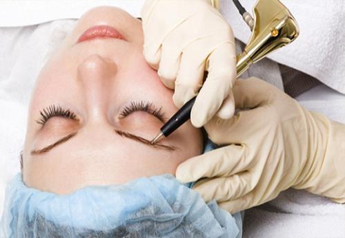 Волосковый татуаж бровей и микроблейдинг в чем разница. Микроблейдинг и татуаж бровей: сходства и различия техник