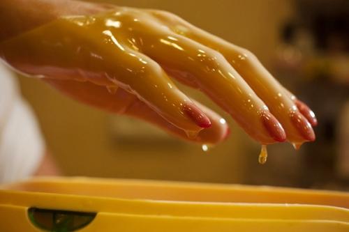 Укрепление ногтей в салоне. Как укрепить слоящиеся ногти в домашних условиях