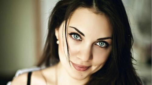 Легкий дневной макияж для серо-голубых глаз. Как подобрать тени для серых глаз