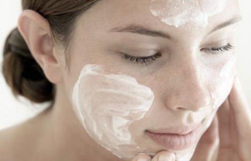 Уход за кожей для лица склонного к акне. Как помочь проблемной и склонной к акне коже?