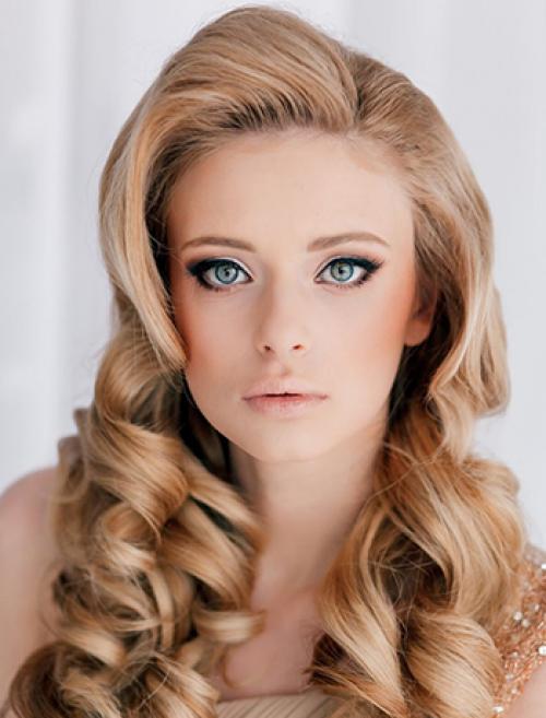 «Голливудская волна» на одну сторону и с челкой