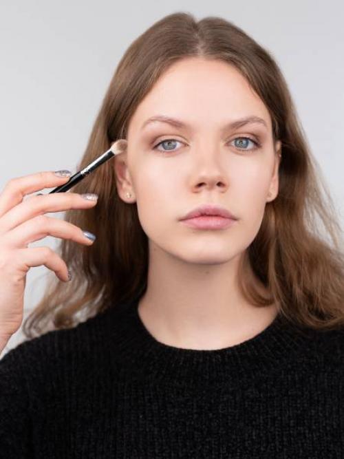 Как зрительно сузить нос с помощью макияжа. Макияж, который «уменьшает» нос: пошаговая фотоинструкция