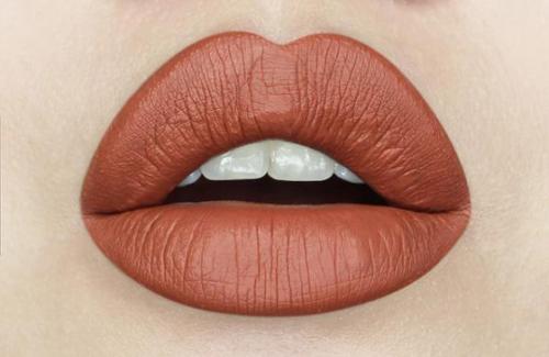 Терракотовая помада эйвон. Модная терракотовая помада — кому идет и когда уместна