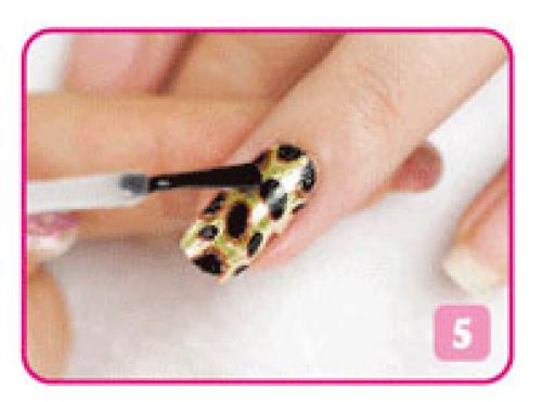 Как фольгой сделать рисунок на ногтях. Как сделать маникюр с фольгой?