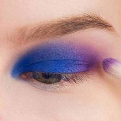 Золотой макияж для голубых глаз. Популярные техники макияжа глаз