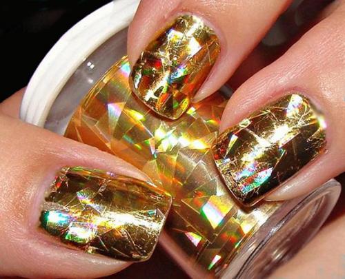 Как фольгой сделать рисунок на ногтях. Как сделать маникюр с фольгой?