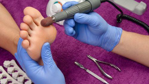 Комбинированный педикюр — что это такое