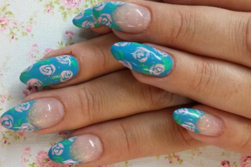 Как рисовать на ногтях розы. Маникюр по мокрому гель лаку