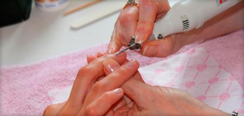 Что такое комби аппаратный маникюр. Что такое комбинированный маникюр и как его сделать?