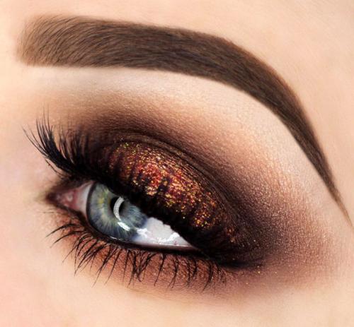 Как сделать дневной макияж для серо-голубых глаз. Вечерний макияж для серых глаз