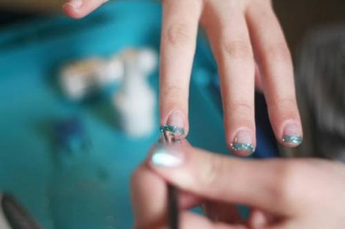 Как сделать градиент на ногтях гель-лаком кисточкой пошагово. Оригинальный градиент на ногтях гель-лаком с блесткамии кисточкой — пошаговые фото, видеоуроки