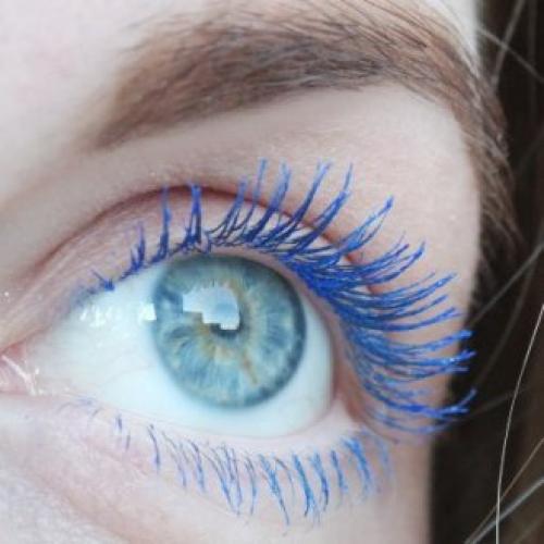 Бордовая тушь для голубых глаз. Синяя тушь для разных глаз