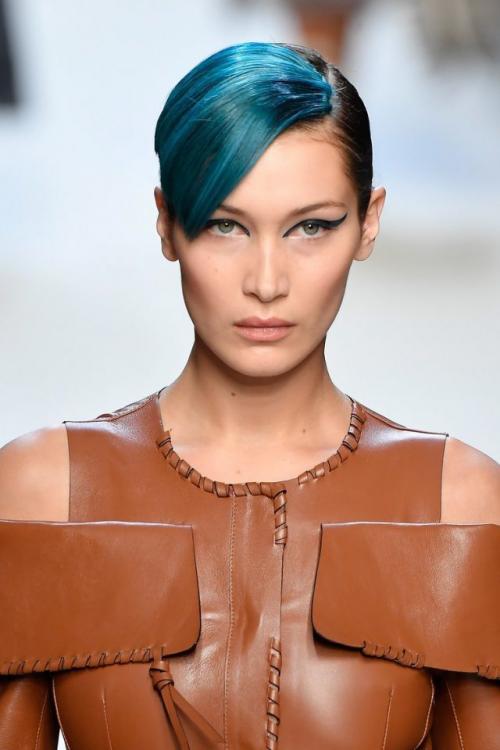 Челка из пучка. Как сделать челку не обрезая волосы: временная, фальшивая имитация из своих прядей без стрижки и не подстригая локоны, все возможные варианты, фото, видео, пошаговые инструкции, советы специалистов