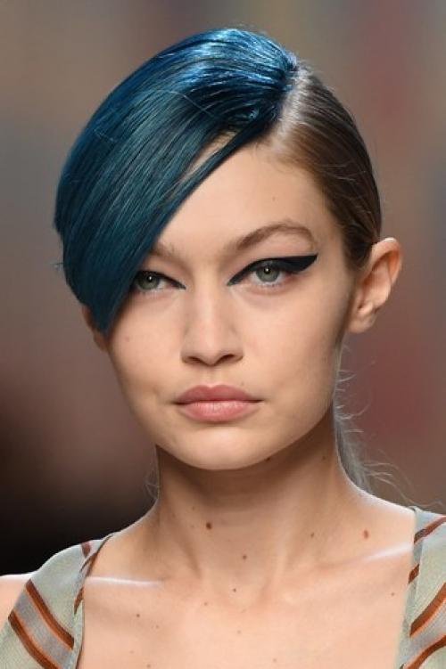 Челка из пучка. Как сделать челку не обрезая волосы: временная, фальшивая имитация из своих прядей без стрижки и не подстригая локоны, все возможные варианты, фото, видео, пошаговые инструкции, советы специалистов