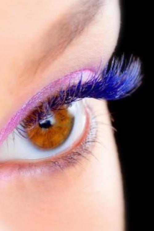 Бордовая тушь для голубых глаз. Синяя тушь для разных глаз