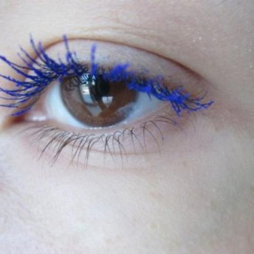 Бордовая тушь для голубых глаз. Синяя тушь для разных глаз