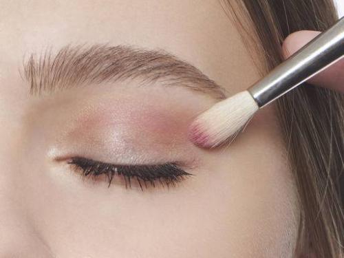 Макияж для серо-голубых глаз и русых волос пошагово. Как сделать макияж для серых глаз и русых волос?