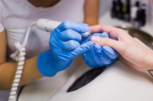 Что значит аппаратный маникюр. Аппаратный маникюр: что это и как правильно его делают