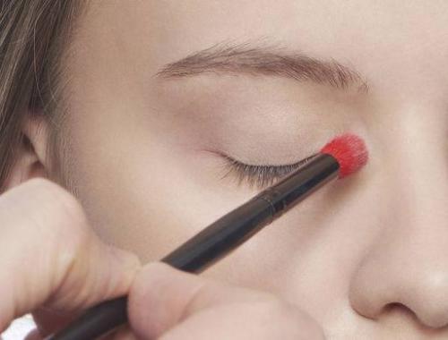 Макияж для серо-голубых глаз и русых волос пошагово. Как сделать макияж для серых глаз и русых волос?