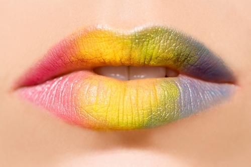 Как с помощью макияжа увеличить губы. Макияж