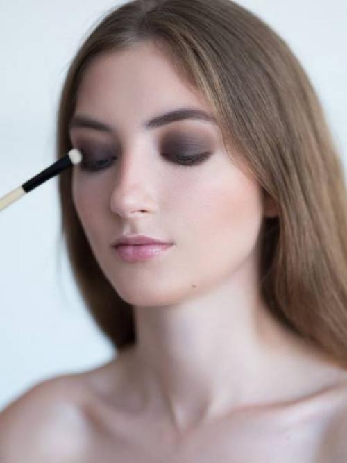 Макияж для серо-голубых глаз и русых волос пошагово. Как сделать макияж для серых глаз и русых волос?