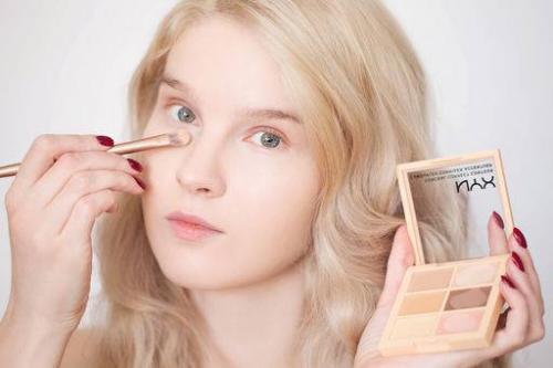 Легкий повседневный макияж для серо-голубых глаз. Легкий повседневный макияж для голубых глаз