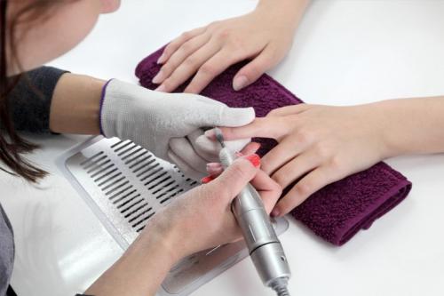 Что значит аппаратный маникюр. Аппаратный маникюр: что это и как правильно его делают