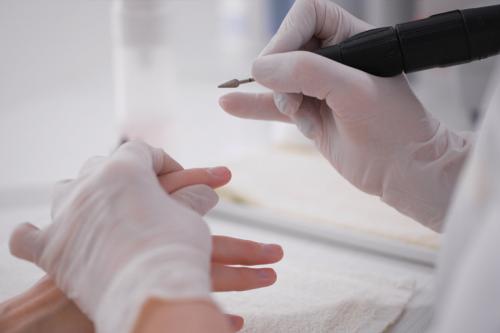 Что значит аппаратный маникюр. Аппаратный маникюр: что это и как правильно его делают