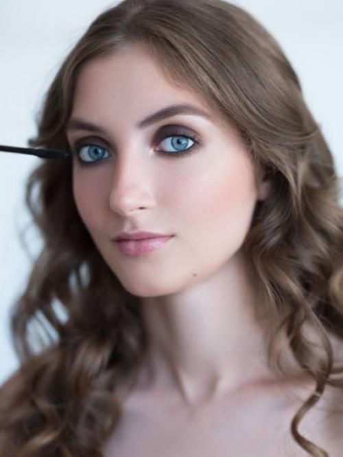 Макияж для серо-голубых глаз и русых волос пошагово. Как сделать макияж для серых глаз и русых волос?