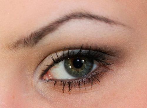 Макияж для серых глаз с нависшим веком. Дневной и вечерний макияж для нависшего века