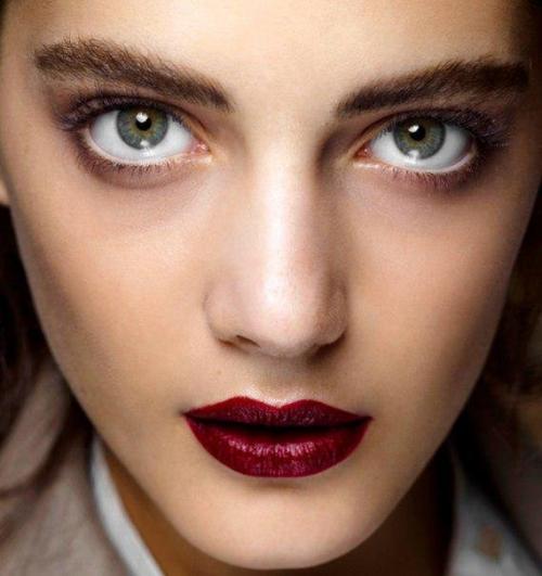 Помада цвета марсала. Ягодное вино 06 Помада цвета марсала. Ягодное вино 06