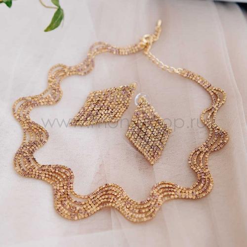 Бордовый цвет платья. Какие украшения выбирать к бордовому платью и другим нарядам