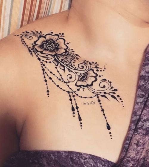 Тату на ключице надписи. Тату на ключице – значение