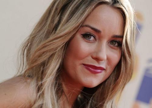 Прически для широкого лица женские. Длинные волосы и полное лицо 01 Прически для широкого лица женские. Длинные волосы и полное лицо 01