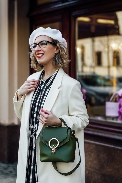 Какой цвет шарфа подойдет к молочному пальто. С чем носить пальто молочного цвета?