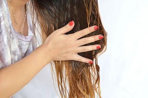 Масло для волос, как наносить. Как правильно наносить масло на волосы и делать это эффективно