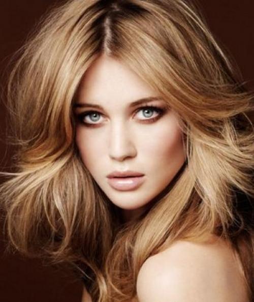 Прямые волосы сзади. Каскад – актуальный вариант для придания объема