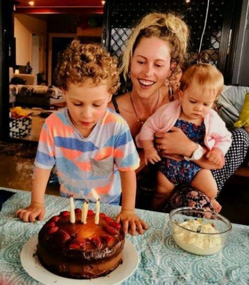 Долго не мыть голову полезно. “Никогда не была счастливее”: что будет, если год не мыть голову шампунем