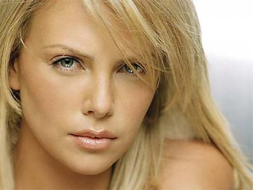 Что делать, чтобы волосы были прямыми. Как сделать волосы гладкими и прямыми без утюжка? 11