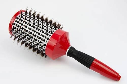 Расческа круглая для укладки волос. Какие круглые расчески для укладки волос бывают 06