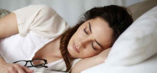 Как лучше спать с распущенными или собранными волосами. Как спят ваши волосы? Влияние кос, пучков и жгутов на волосы во время сна. 13 Как лучше спать с распущенными или собранными волосами. Как спят ваши волосы? Влияние кос, пучков и жгутов на волосы во время сна. 13