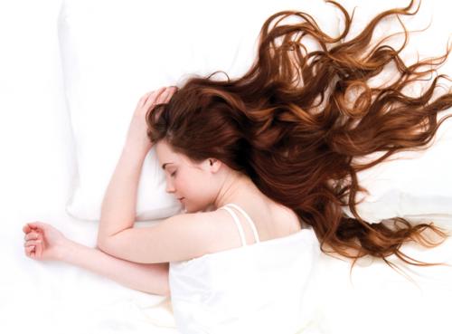 Как лучше спать с распущенными или собранными волосами. Как спят ваши волосы? Влияние кос, пучков и жгутов на волосы во время сна. 02 Как лучше спать с распущенными или собранными волосами. Как спят ваши волосы? Влияние кос, пучков и жгутов на волосы во время сна. 02