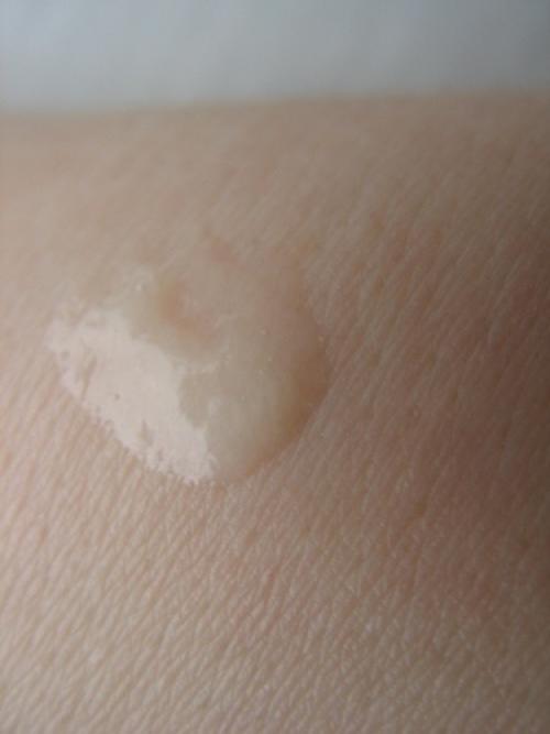 Сыворотка-спрей драгоценные масла. Средства для волос из серии Advance Techniques «Драгоценные масла» от Avon: сыворотка для интенсивного блеска волос, двухфазная сыворотка-спрей и шампунь