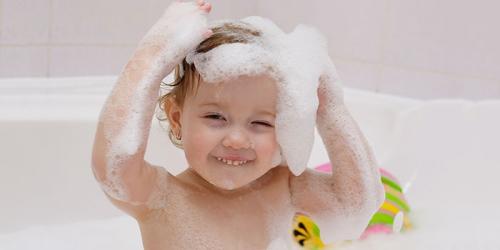 Как часто мыть сухие волосы. Сколько раз в неделю надо мыть голову ребенку